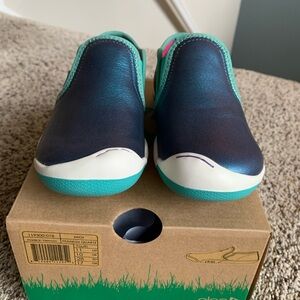 PLAE Kids Sneakers in Navy and Teal - never worn